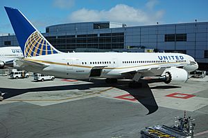 Archivo:United Boeing 787-8 N26909 at SFO (JPEG direct) (14520878124)