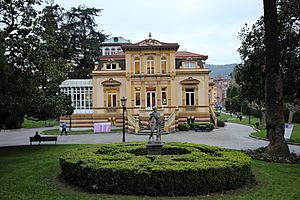 Archivo:AS. Palacio Villa Magdalena. Oviedo 03