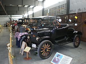 Archivo:Antique Autos WAAAM
