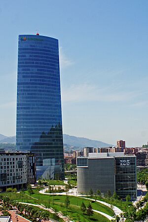 Archivo:Bilbao 05 2012 Torre Iberdrola 1966