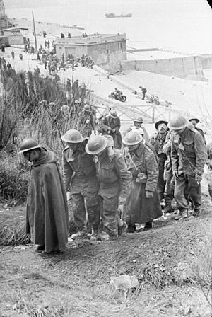 Archivo:Bundesarchiv, Bild 101I-126-0339-19A, Veules-les-Roses, Kolonne alliierter Kriegsgefangener