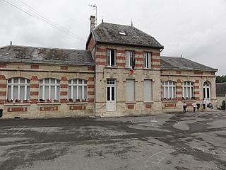 Crécy-au-Mont (Aisne) mairie-école.JPG