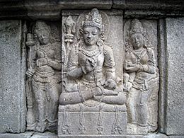 Archivo:Devata and Apsaras Prambanan 10
