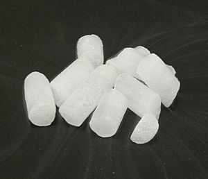 Archivo:Dry Ice Pellets Subliming