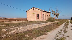 Archivo:Estación de Hijate - Andén y estación