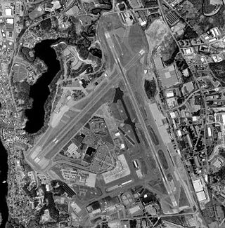 Grenier AFB NH - 11 Apr 1998.jpg