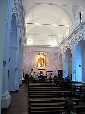 Archivo:Iglesia en Colonia del Sacramento