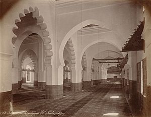 Archivo:Interior of Grand mosque