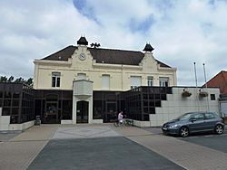 Isbergues (Pas-de-Calais) mairie.JPG