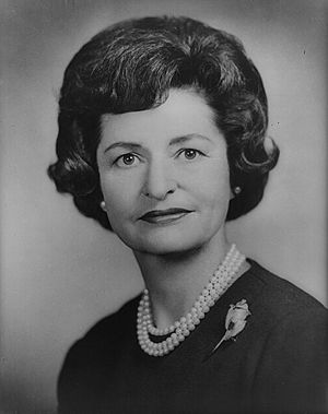 Archivo:Lady Bird Johnson, bw photo ca1962