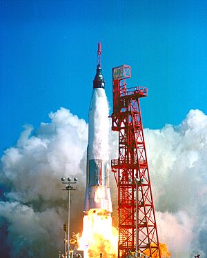 Archivo:Launch of Friendship 7 - GPN-2000-000686