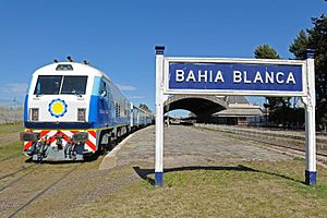 Archivo:Llega el tren a Bahia Blanca(7)