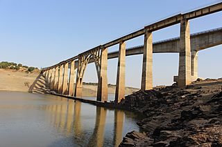 Los tres puentes de Manzanal del Barco desde orillas de Manzanal del Barco.jpg