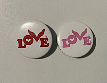 Archivo:Love Button Pin