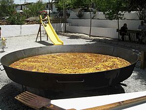 Archivo:Paella del pueblo