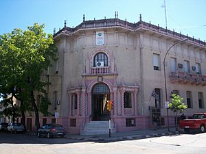Archivo:Palacio de la Intendencia Municipal de Paysandú