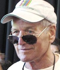 Archivo:Paul Newman in Carnation, Washington June 2007 cropped