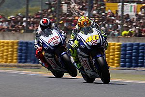 Archivo:Rossi and Lorenzo 2010 French GP