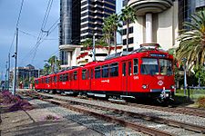 Archivo:San Diego Trolley 1065