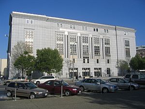 Archivo:San Francisco Public Library Main Branch Facade