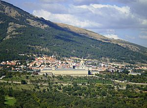 Archivo:San Lorenzo de El Escorial view