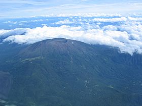 Archivo:Santa Ana Volcano.USAF.C-130.1