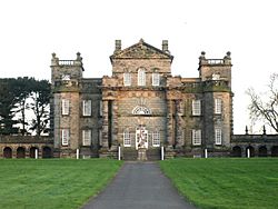 Archivo:Seaton Delaval Hall - main block from N