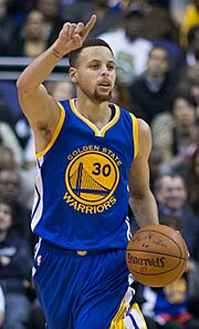 Archivo:Stephen Curry dribbling 2016 (cropped)