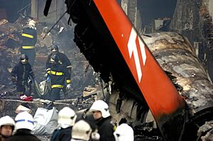 Archivo:TAM Linhas Aéreas Flight 3054