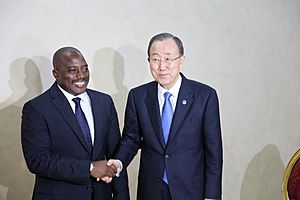 Archivo:UN Secretary General,Mr Ban Ki Moon in a pose with HE Joseph Kabila Kabange,President of DRC. (25270473165)