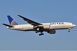 United Airlines Boeing 777-200 Meulemans.jpg
