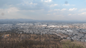 Archivo:View from Cerro de la Estrella (Mexico DF) towards the North, with Central de Abastos in the foreground, May 3013