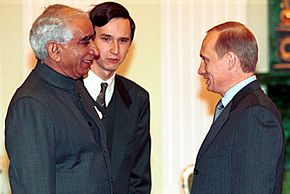 Archivo:Vladimir Putin with Jaswant Singh-1