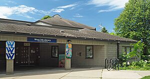 Archivo:West Seventh Library