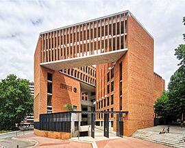 (31) - Toulouse School of Economics.jpg