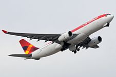 Archivo:Airbus A330-243, Avianca AN1754493