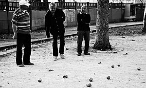 Archivo:Bowlers, Paris 31 October 2014