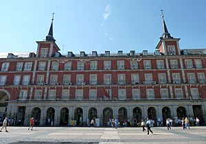 Archivo:Casa de la Carnicería (Plaza Mayor de Madrid) 01