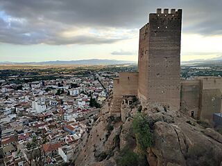 Castillo y casco urbano de Alhama de Murcia.jpg
