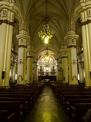 Archivo:Catedral de Guadalajara-interior - panoramio