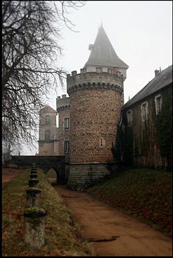 Château de Busset.jpg