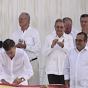Archivo:Colombia signs historic peace deal with Farc (2016)