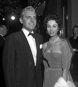 Archivo:Dana Wynter and Greg Bautzer, 1957