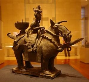 Archivo:Earthenware Funerary Objects in the Shape of a Warrior on Horseback 도기 기마인물형 명기 02