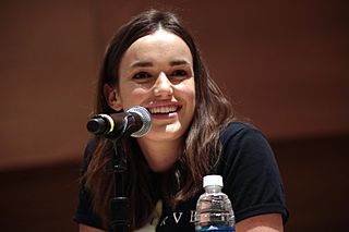 Elizabeth Henstridge (30490481166).jpg