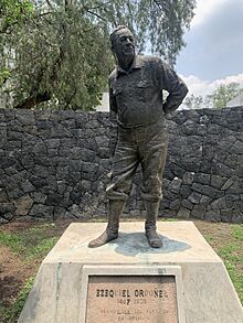 Estatua de Ezequiel Ordóñez 07.jpg