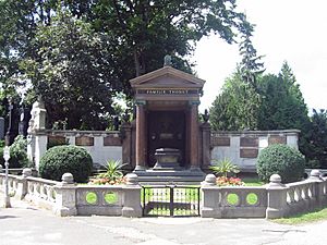 Archivo:Familie Thonet Zentralfriedhof