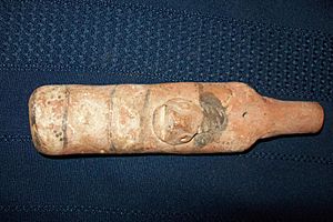 Archivo:Flauta de terracota de la cultura Moche