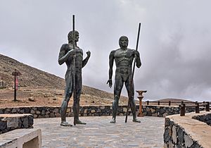Archivo:Fuerteventura - Mirador de Guise y Ayose - Statues