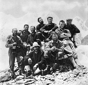 Archivo:Gasherbrum IV expedition 1958